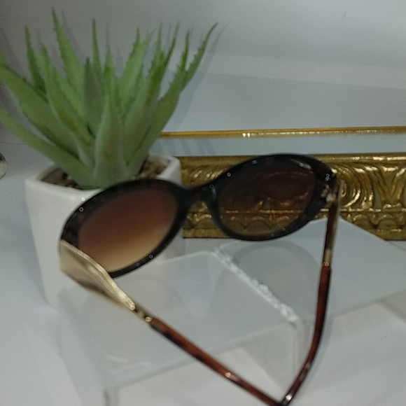 Fashion Eyewear, Tortoise Shell and gold - Picture 4 of 6